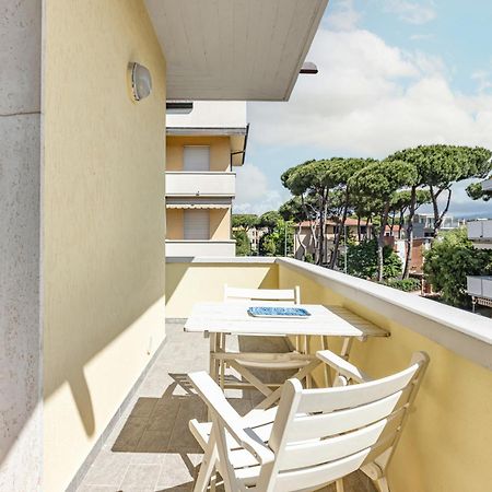 Comfy Apartment With Private Parking Near The Beach! В'яреджо Екстер'єр фото