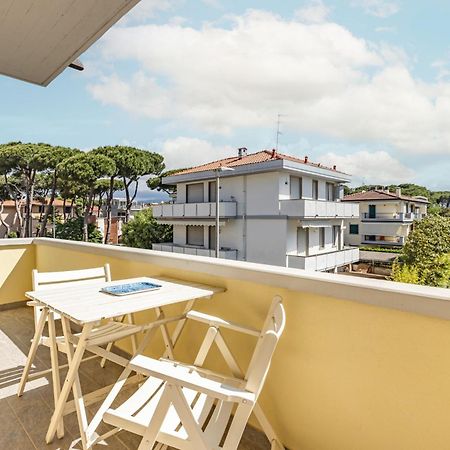 Comfy Apartment With Private Parking Near The Beach! В'яреджо Екстер'єр фото